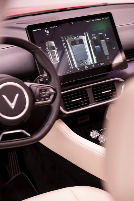 Đánh giá xe Vinfast VF8 2024: Xe ô tô điện bán chạy nhất bên cạnh Vfe34